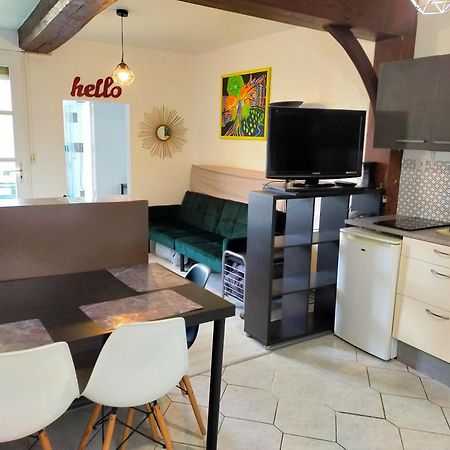 Studio En Rdc Avec Balcon Centre Vitre Exteriör bild