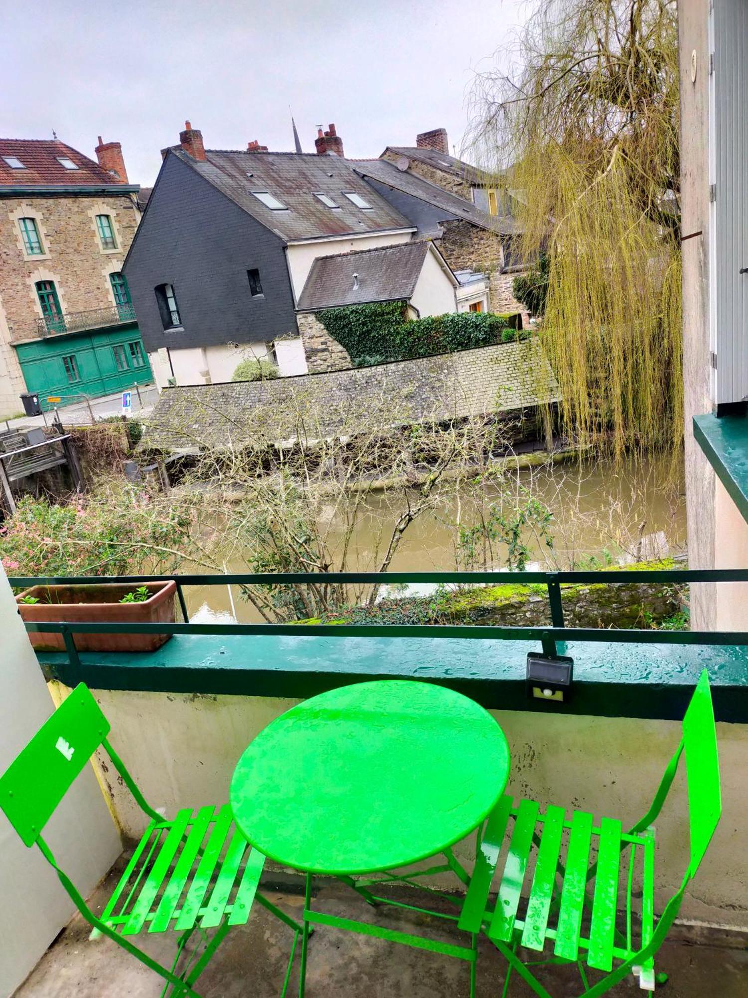Studio En Rdc Avec Balcon Centre Vitre Exteriör bild